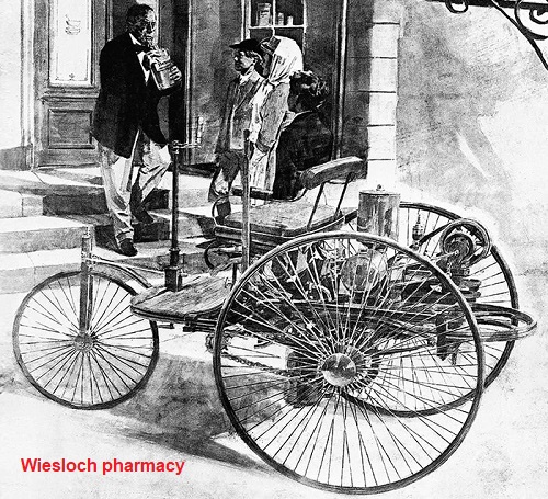 Bertha Benz mit ihren Shnen Eugen und Richard an der Apotheke der Stadt Wiesloch