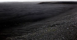 schwarzer Sand der arktischen Sandar-Wste, Island
